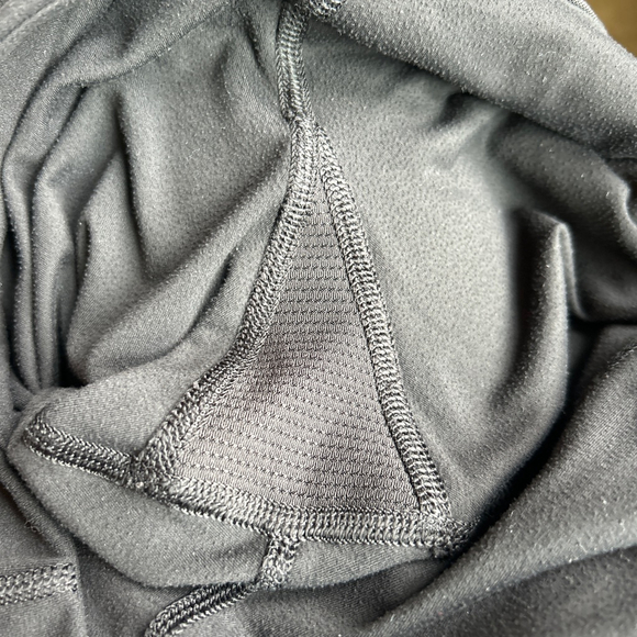 Women's Athleta Salutation Stash Pocket Capri M Black - Picture 10 of 10